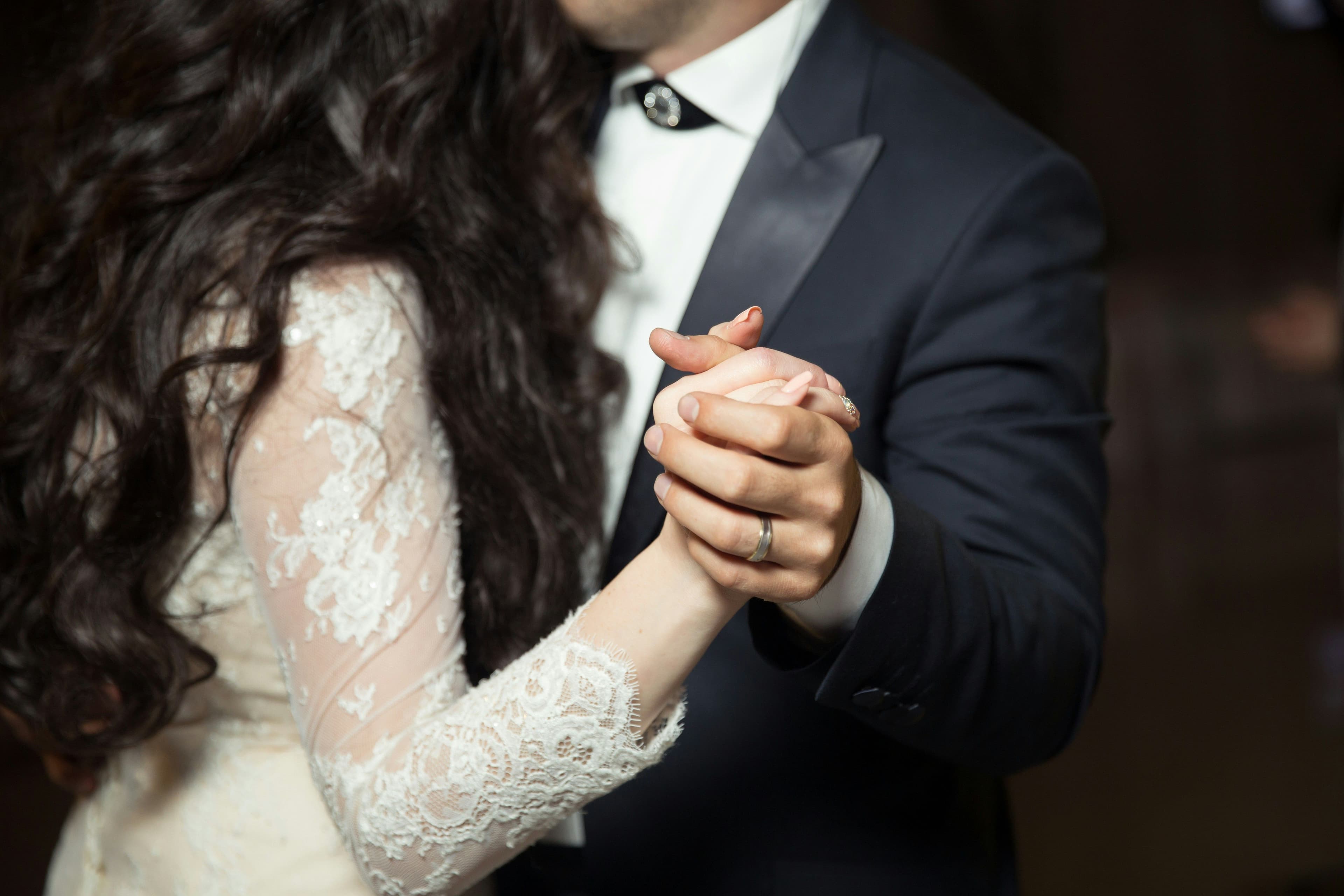 **Step 2: The Art of Saving—A Slow Dance, Not a Sprint**
Before we dive into the world of investments, let’s get comfortable with saving. Think of saving not as a strict regimen but as a gentle discipline. It’s not about depriving yourself but about making intentional choices. Your parents might have called it “putting something away for a rainy day,” but the essence remains the same—saving is about security and opportunity.
Start by setting aside a small, manageable portion of your income. Let it accumulate slowly, like a steady drip filling a reservoir. This practice is well-aligned with the principles in "Your Money or Your Life," which emphasizes the importance of mindful spending and saving to achieve financial independence . The aim is to create a cushion, a safety net that allows you to breathe easier when unexpected expenses arise. This practice of saving teaches patience, a vital trait for anyone looking to invest wisely.